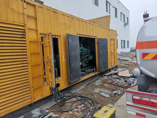 围场如何在发电机出租合同中约定设备的维修和保养责任?