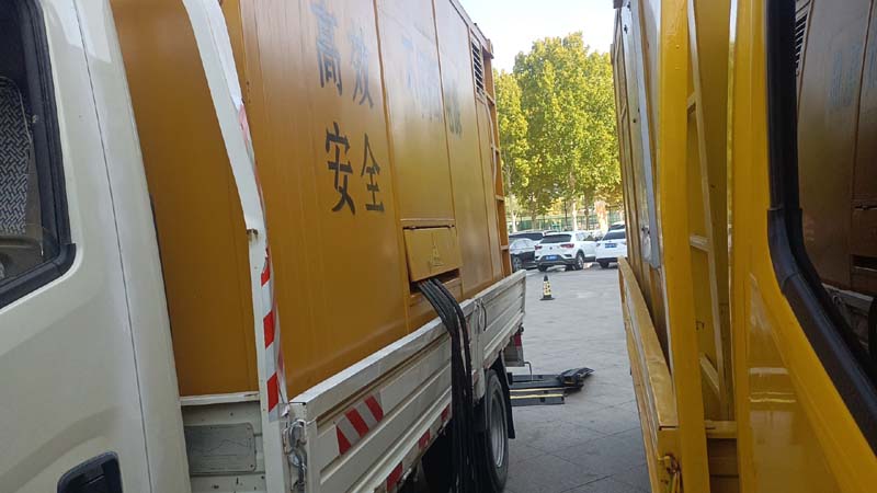 围场如何判断柴油发电机组和UPS电源的切换时间是否符合要求？