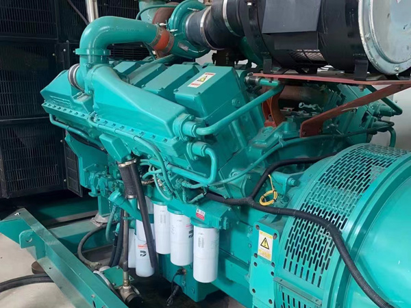 围场更换100kW柴油发电机组机油时，需要注意哪些事项？