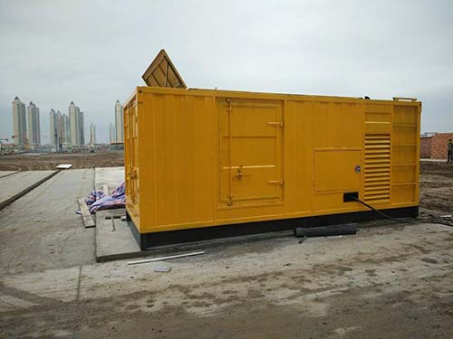 围场合同中关于乙方责任导致工期延误的赔偿标准应该如何制定?